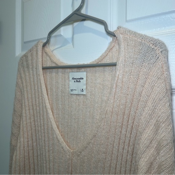 Abercrombie & Fitch Women's Blush Pink V-Neck Sweater - Picture 2 of 4
